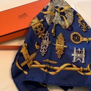 Hermes. Authentic. Like NEW. Beautiful gift !